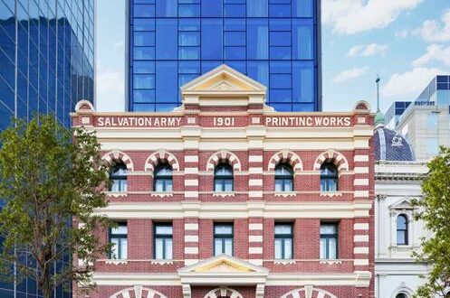 Lanson Place Celebrates Brand’s First Michelin Key